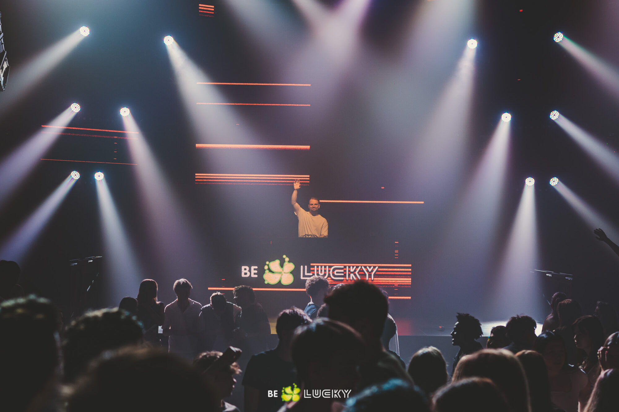 Antonio Enrique live crowd